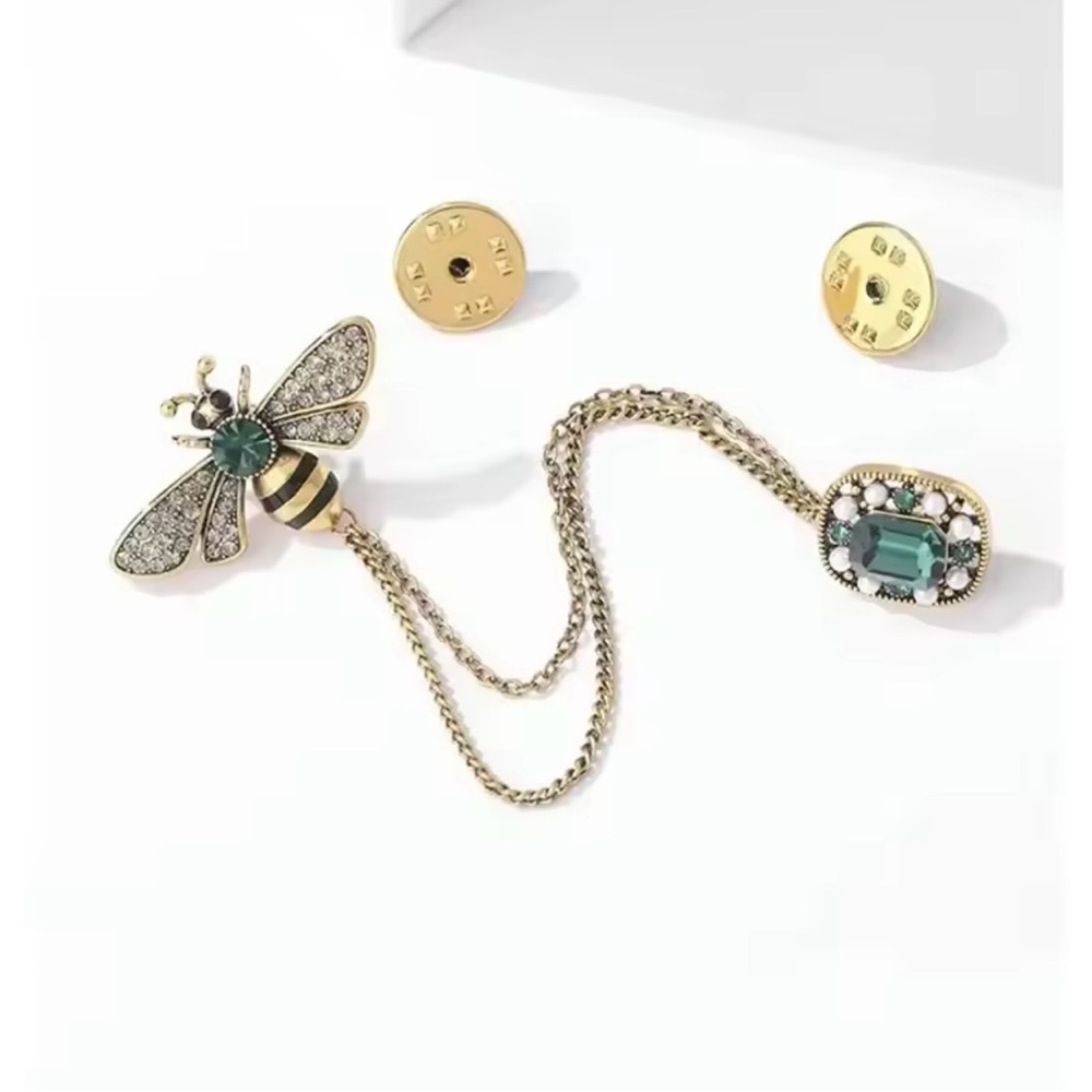 Elegant Gold and Green Bee Brooch - Picture 4 of 4